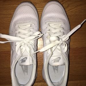 Nike Size 7.5 Tennis Shoes